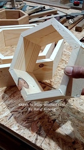 Simple pine wood project using glue and nail gun. Fast, easy, and stylish wall decor. #karyaklasik #customwoodworking #woodworking | Sukiman .