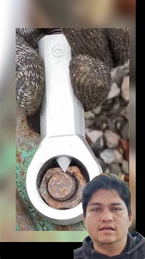How to easily remove rusted bolts #viralvideo #shorts #engineering #amazing