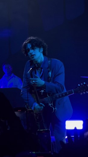 Eli Hewson of Inhaler Performing in Chicago