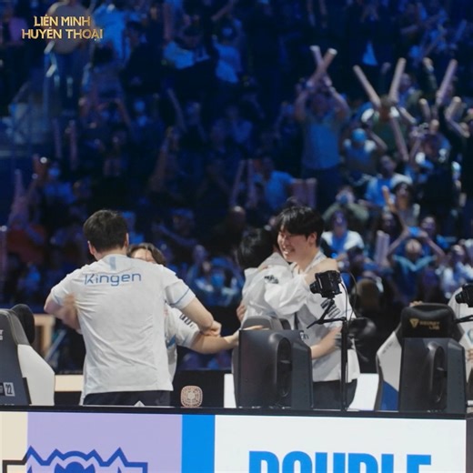 Cua Kì... DRX Akali Cùng thống trị đường giữa và leo đến đỉnh cao vinh quang 😎 Đã có sẵn tại cửa hàng rồi, giờ click 1 cái là có ngay hào quang rực rỡ nha 😙 ------------------------- - Mua RP tại trang web chính thức: https://pay.zing.vn/game/lienminh - Tải và trải nghiệm ngay LMHT tại: https://bit.ly/tailienminh - Đội ngũ hỗ trợ người chơi của chúng tôi sẽ luôn sẵn sàng hỗ trợ tại: https://lienminh.vnggames.com/ho-tro-khach-hang/ #LMHTOfficial | Liên Minh Huyền Thoại