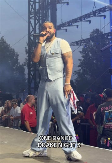Drake's Epic Performance of One Dance at Wireless Festival