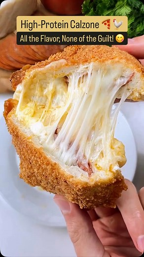 High-Protein Calzone 🍕🧀 A crispy, cheesy, high-protein calzone with a golden, Parmesan-coated crust—ready in minutes! No dough, no fuss, just pure low-carb perfection. 😋 What You Need: 🥩 4 oz ground chicken 🍕 6 pepperoni slices 🧀 2 slices mozzarella 🧀 1/4 cup grated Parmesan 🥚 1 egg, beaten 🌿 Italian seasonings How to Make It: 1️⃣ Season the ground chicken and press it into a circle on greased parchment paper. 2️⃣ Stack the pepperoni and mozzarella on one side of the chicken. 3️⃣ Use th