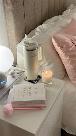 Léa Ravenel on Instagram: "Une bonne night routine ÇA CHANGE TOUT !!! Ce n’est pas juste du self-care. C’est ce qui te permet de mieux dormir, mieux récupérer, réduire l’inflammation… et te réveiller avec plus d’énergie le lendemain ✨ #softlockin #nightroutine #discipline #habitudessaines #glowup"