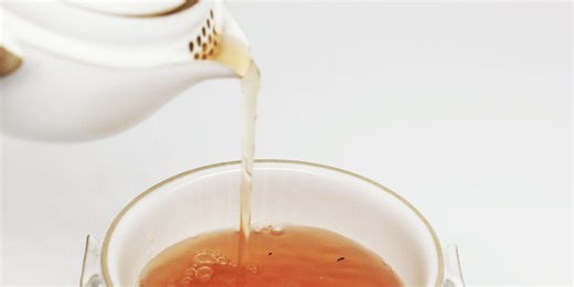 Le migliori tisane detox per sgonfiarsi dopo gli eccessi a tavola