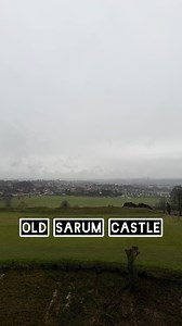 Old Sarum 🏰 First an Iron Age hillfort, later known as Sorviodunum in Roman Britain, and with evidence of an Anglo-Saxon settlement, Old Sarum’s story spans centuries. It was William the Conqueror, however, who transformed the site into a major English stronghold, where it played a key role during his reign. To clarify the cathedral history: the first, smaller cathedral was built in the late 11th century mostly under Bishop Osmund. In the 12th century under Bishops Roger until 1139 and then Joc