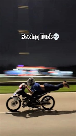 Lady bikers with full aero tuck mode | #autosandvehicles #motorcycle #aero #moto #ridergirl #shorts