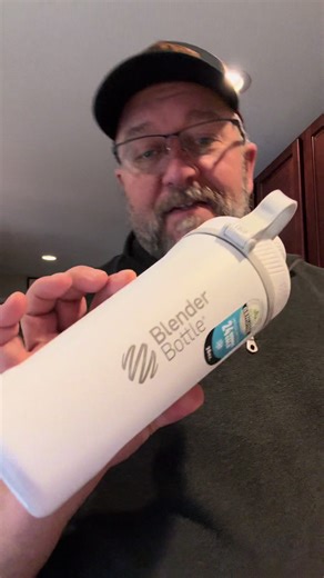 BlenderBottle Insulated Shaker for Smoothies and Protein