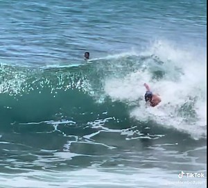 One of the smoothest bodysurfers out there. 🤙🏼#ocean #hawaii #bodysurf #bodysurfing #surf