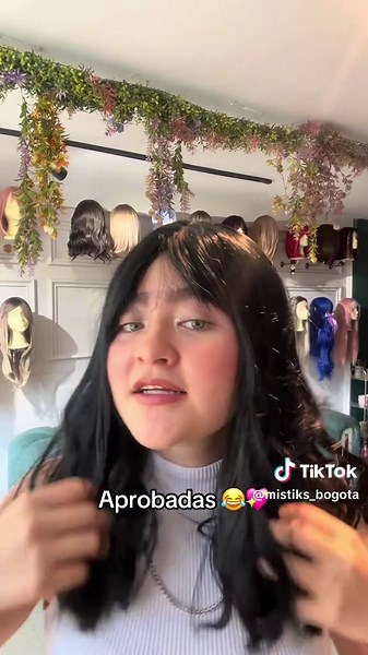 Que si nuestras pelucas se cae fácilmente? Compruébalo tu misma 💖🌸😂 #pelucas #pelucascolombia #pelucasbogota #mistiks #pelobogota