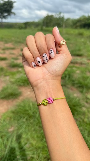 1.1K views · 178 reactions | Responde este video con un  y te envío el tutorial paso a paso GRATIS !!! Es súper fácil  También puedes ingresar al link del perfil , allí tenemos tutoriales , curso , plantillas y mucho más para darle valor a tu emprendimiento 欄 • • • • • • • • • #bisuteriaartesanal #bisuteria #bisuteriacreativa #pulseraspersonalizadas #pulserastejidas #pulserasartesanales #accesoriosdemoda #tejidos #hilochino | Eve by eve | Facebook