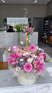‎Baqah Flowers | باقة فلاورز‎ on Instagram‎: "اختصرنا عليك الاحتفال باقات تحتوي على الكيك والورود والبالونات والشموع السعر : 25 ريال عماني . الموقع : الخوض شارع البركات بجانب سفن بروز للطلب عبر الواتساب : 99111318"‎