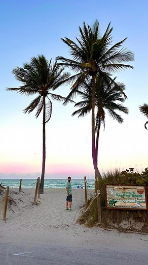 • L’HÔTEL @hollywoodbeachhotelshbh ♥️🌴 une belle découverte lors de notre ROADTRIP 🇺🇸 . • La floride c’est un réel coup de coeur et l’hôtel @hollywoodbeachhotelshbh est juste AU TOP ! . • On a accès à pleins de resto sympa , la plage en face ! Les magasins .. 🥰♥️🌴 . • Début semaine pro GO ORLANDO ! 😍🇺🇸 . • #holywoodbeach #holywoodbeachflorida #florida #floridalife #hotelflorida #collab #usa #usatravel #usaroadtrip #roadtrip #goal #couple #couple #couplevideos #videoedits #reels #reelsins