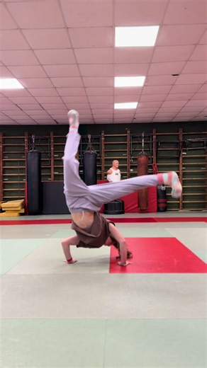 Capoeira Training for Women: Mastering Acrobatic Skills