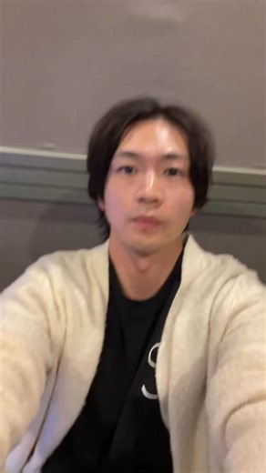 公式【美しい日本に出会う旅】 on Instagram: "11/5(水)よる9時 BS-TBS 心静まる奈良 秋の吉野山から天川村へ 松下洸平×林遣都 青い秘仏と美食旅図鑑 #松下洸平 さんが語る見どころとは？ 今回はなんと俳優の林遣都くんが旅に出てくれました！ 見どころ、こちら。ドン！ ねぇちょっと見て〜 美しいんだけど、普通に。 なんかもう、美しくない？ この鼻のラインとさ、このシュッとした頬のラインね。 なんて美しいんでしょ🥺 美しい林遣都に出会う旅。違うか！ 今回は林遣都くんが奈良に行ってくれました。 ほんっとうに、ほんっっとに行きたくなりました。 なので後でちょっとスケジュール帳を開いてね いける日を探そうと思いました。 美しい景色と食事、個人的に葛きり。 これがね～なんとも魅力的な食べ物でやんした。 そしてお寺とか景色。奈良に行かないと見られない 自然が作り出した景色が盛りだくさんです！ そしてこの美しい林遣都に出会う旅にもなっておりますので ぜひご覧ください！よろしくお願いしまーす。 かっこいい～🥺 #美しい日本に出会う旅 #井上芳雄 #瀬戸康史 #林遣都 #奈良ふ