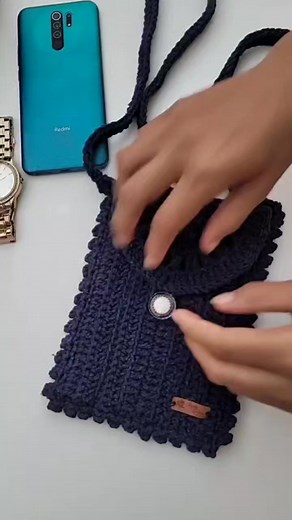 Bolsa tiracolo Cor:azul marinho | Marilia Cardoso Croche