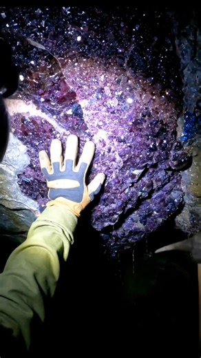 Purple‑Diamond Cave Mining ASMR #asmr #satisfying #mining
