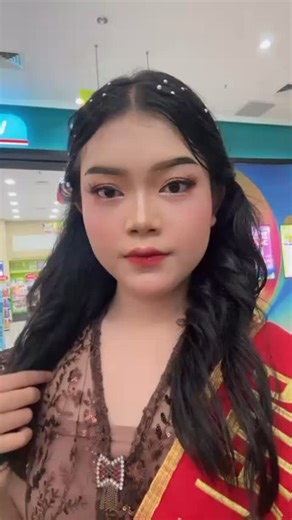 makeup by mba din (prabumulih) on Instagram: "MAKEUP FOR PUTRI SMART❤️✨ HALO SAYANGGGG SAYANGGG MBA DIN👋🏻😍 Mau di makeup in mba din? Dengan look makeup ciri khas ala mba din? Cusss booking ke WA 0851-7542-3864 (HANYA MELAYANI TANYA JAWAB LEWAT WA SAJA✅, NO DM❌) Tentukan jadwal muuu sayang, mari kita janjian di hari spesial mu😘 Jangan ragu jangan bimbang, sama Mba din udah pasti di sulap😻😝 MAKEUP ALA MBA DIN🌸 💄Makeup by @dhinynabilaaa ✨By @dhins_gallery ❤️‍🔥Bulu mata dan Glitter Glamour