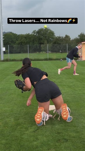 Reagan Glanz | The 🔑 To Throwing LASERS⬇️ . . . . Throw down hill + backspin on ball = laser of a throw Steps to throw with back spin: 1. 4-seam grip... | Instagram