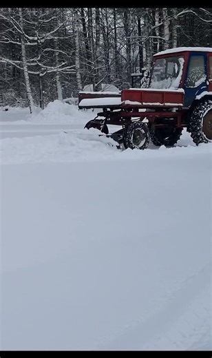 t16 super tractor in the snow. супер трактор в снегу