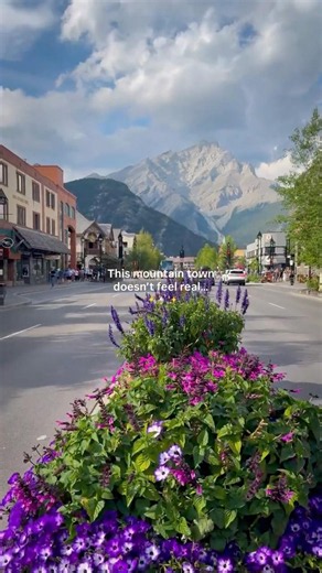 Downtown Banff, Canada 🇨🇦 | One of the World’s Most Beautiful Mountain Towns