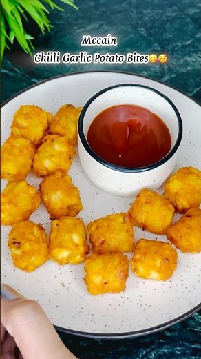 M'cain Chilli Garlic Potato Bites Review😍😋| M'cain Snacks🤩 #snacks #shorts #mccain #review