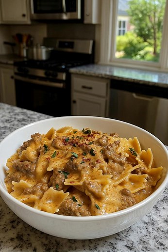 Creamy Parmesan Garlic Beef Bowtie Pasta This creamy, cheesy bowtie pasta from deesviral is packed with garlic flavor and juicy beef — a comforting one-pot dinner your whole family will love! Ingredients: • 1 lb ground beef • 1 tsp Worcestershire sauce • 1 tsp Italian seasoning • 3 tbsp butter • 3 cloves garlic, minced • 3 cups beef broth • 8 oz bowtie pasta (uncooked) • 1 cup freshly grated Parmesan cheese | Healthy Girl Era