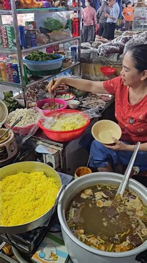 Bánh Canh - Bún Nghệ - Bún Mắm Nêm Chị Nhỏ CHỢ ĐÔNG BA #shorts, #xuhuong, #tranbinhofficial, #hue,