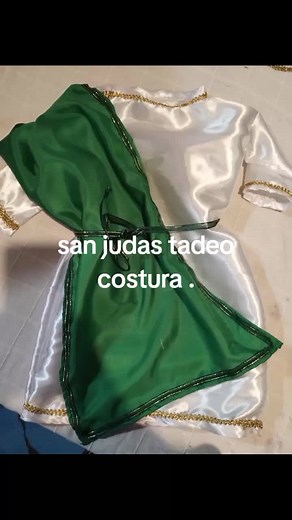Cómo hacer un traje de San Judas Tadeo