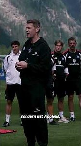 Minute of silence for Kevin Keegan (†75) & Uwe Seeler (4th anniversary of his passing). Rest in p...