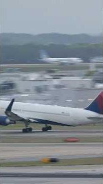 Delta Air Lines Boeing 767-300ER takes off from Hartsfield-Jackson Atlanta Intl. Airport (ATL)