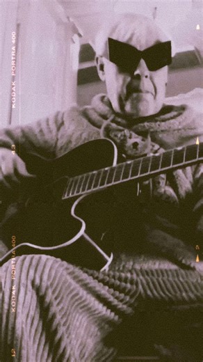 For ALERT, it’s always spring-break — cosmic spring-break. Listen to ALERT’s latest little guitar composition. This time, he’s also rummaged a bit through his percussion box and incorporated the almost weathered horse jawbone and other things to bang on. With „Cosmic Springbreak“, guitar-picker and composer ALERT presents a brand new, minimalistic acoustic guitar tune that showcases his unique and distinctive style of guitar picking. We hope you enjoy it. | ALERT | Facebook