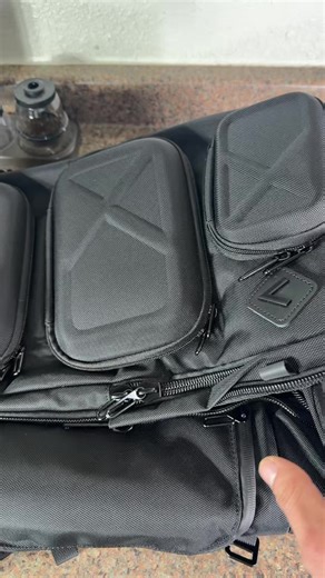 Hard shell backpack with a built in lock #backpack #travelbag #hardshellbackpack #tiktokshopcreatorpicks #tiktokshopfinds