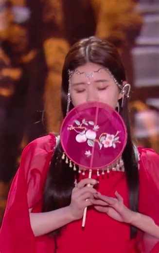 💔春晚表演的露思，太好聽了！#吻戲##zhaolusi #许我耀眼#许妍#新年快乐#春节#陈伟霆 # #精彩影视