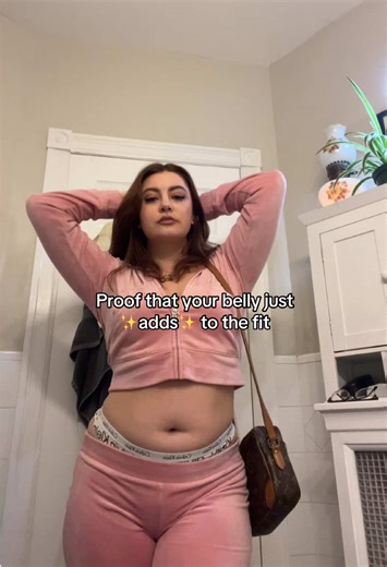 Don’t let your body stop you from wearing the things that you wanna wear! Even if you have to fake the confidence at first, you’ll eventually believe it ✨