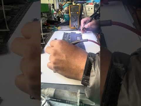 MacBook खोलना इतना आसान? (Don’t Try Without This!) #shorts #smartphone #repair #laptopfix #laptop