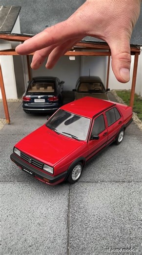 Slow motion suspension test of 1:18 Volkswagen Jetta Mk2 model car #volkswagen #volkswagenjetta #vwjetta #jetta #jettamk2 #jettagt #germancars #4door #sedan #fblifestyle #slowmotion #slomo #118scale #scalemodel #diecast #modelcar #miniature #missionmodels #jsm #justsomemodels | Just some models