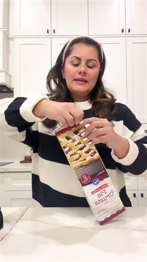 Here’s an easy breakfast idea using refrigerated pie dough: breakfast pockets stuffed with bacon, eggs and cheese 😋 #breakfastideas #kidfriendly #breakfastinspo | Melissa Williams