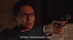 En lo que esperamos a que alguien suba un sub de la mini serie, continuemos viendo el drama :) Aquí vemos, entre otras cosas, el encarcelamiento de Light, así como la "trampa" que le pone L para liberarlo a él y a Misa. | Death Note en Español