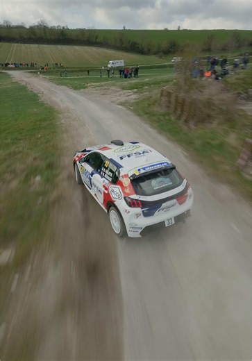 Un beau passage de sanglier signé Quentin Vialatte & Maxime Biegalke sur la dernière spéciale du rallye le Touquet Pas-de-Calais. 🐗💨 Cette catégorie est complètement folle avec des pilotes survoltés pour la gagner !! 🔥 #rallyeletouquet2025 #cfr #fpvrally #208