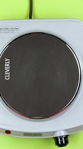 Frying an egg just got even easier! 🍳💥#cleverly #parchmentpaper #hack #lifehacks #kitchenhack #eggs #tips #tricks #tipsandtricks | Cleverly