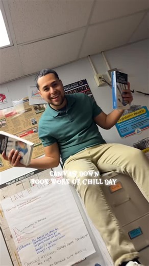 Teacher Barber🍎💈•Alex Castro🇬🇹🇵🇪 on Instagram: "Canvas down😛 #canvas #teacher"