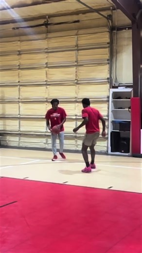 King of the Court 👑🏀 @JP pulled up and the court got real quiet… winner stays, excuses leave. #KingOfTheCourt #JP #LocalInfluencer #BucketsOnly #1v1