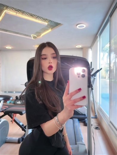 Video de n a t (@natttsssm) relacionado con “dancing with weird kids”