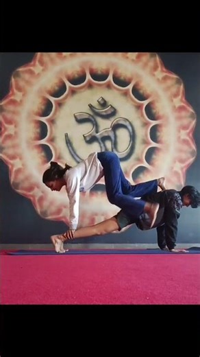 try this pose with your partner !!