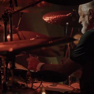 26K views · 929 reactions | On this day, one year ago, an all-star cast, one-of-a-kind concert took place honouring the early years of Fleetwood Mac and its founder, Peter Green. Here is ‘Rattlesnake Shake’ featuring Steven Tyler and Billy Gibbons from that wonderful night. Watch the full video here https://MFAF.lnk.to/Rattlesnakeshake | Mick Fleetwood | Facebook