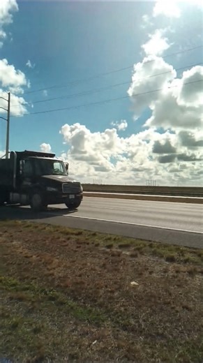 2019 Freightliner M2 Dump truck beep car horn and Jake Brakes