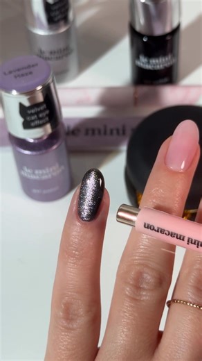 👀 Beware: compliments ahead. These drop-dead gorgeous nails are the ultimate Halloween accessory | Le Mini Macaron