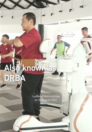 It's called the Data-driven Robotic Balance Assistant (DRBA). For seniors, it's called a game-changer. Built by #NTUsg and @Tan Tock Seng Hospital, this smart 🤖 robot helps prevent falls and boosts confidence for elderly users when they are moving about. Now on trial at @Lions Befrienders’ Active Ageing Centres, it has supported seniors in group activities like Zumba, helping them move safely and stay active 💙 #NTUsgInnovation #NTUsgResearch #AgeWellSG