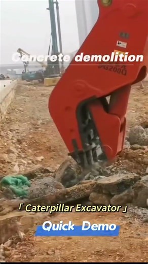 Pulverizer in demolition site #excavatorattachments #pulverizermachine #demolition #crusher