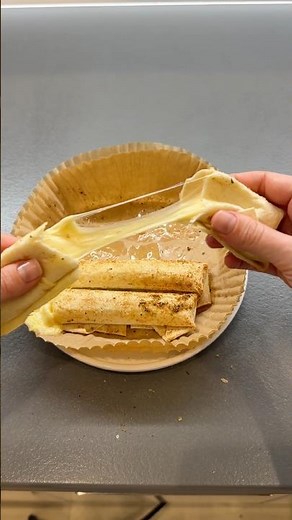 The Easiest Cheesy Tortilla Wrap in the Air Fryer in 10 minutes 🔥 Cheese cnack easy recipe